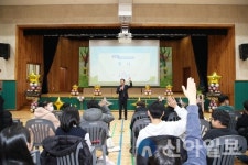 신영재 홍천군수, 석화초등학교 제62회 졸업식 참석
