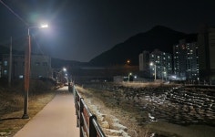진해, 대장천 보행로 보안등·안전 펜스 설치 완료