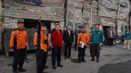 홍준표 대구시장, 서대구산단 화재현장 방문 