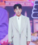황영웅, 5월 신곡 발표 앞두고 팬들과 소통