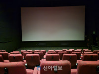 합병 '승부수' 띄운 롯데시네마×메가박스, 위기의 영화관 살릴까