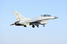 韓 KF-16 전투기 알래스카 연합훈련 중 사고… 조종사 2명 비상탈출