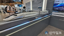 [포토-부산철도기술산업전] 차세대 고속철도 차량 EMU-370 모형 첫 선