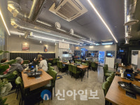 [강동완의 탐방] 솥뚜껑 철판에 구운 진심 … ‘대판 솥뚜껑 김치삼겹살’ 독산동 직영점 오픈