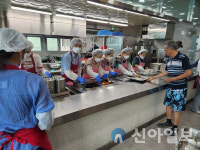 춘천동부노인복지관, 강원학사 배식봉사 진행