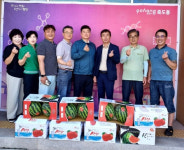 포항 죽도동 문화체육회, 경로당에 수박 전달