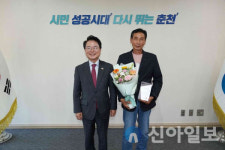 낙석 막아낸 ‘발 빠른 대응’…춘천시, 신동면 이장에 감사패 수여