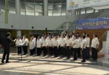 포항 북구청 실버합창단, 포은중앙도서관 로비작은 음악회 열어