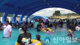 한여름 더위 OUT 인제군, 그늘 속 물놀이 천국