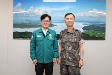 [포토] 김포시 통합 을지훈련 상황실 방문한 군부대 관계자들