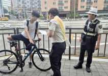 구로구, 제동장치 없는 자전거 사고 예방…안전 캠페인 나서