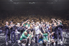 김건모, 부산서 ‘컴백 콘서트’ 불꽃 터졌다