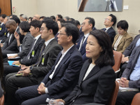 [2025 국감-포토] 민간인 신분 이진숙, 방미통위 국정감사 등장