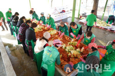 홍천서석면새마을남녀지도자협의회, ‘사랑의 김장·쌀 나눔 행사 개최
