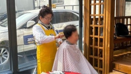 신천지자원봉사단 계양지부, 경로당 어르신 이·미용 봉사