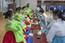 구리문화원, 구리여자고등학교서 전통 성년례