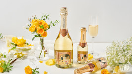 와인으로 마시는 3460억 클림트 키스…아영FBC의 명화 마케팅