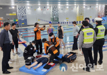철원국민체육센터, 수영장서 익수자 대처훈련