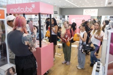 [돋보기] 글로벌 홈뷰티族 취향저격 에이피알, 거침없다