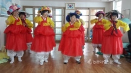 평창읍생활개선회, 노인정 공연 봉사 실시