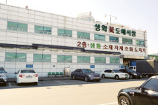 하원화훼공방 | 꽃시장 종횡무진…"꽃처럼 환하게 살아요"