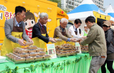 한우 숯불구이 축제 북새통 이뤄