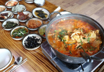 올여름 관광객 발길 모으는 아산맛집 쌍둥이네매운탕
