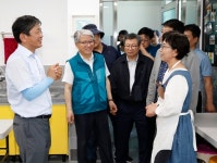 일손 덜고 건강 챙기는 이동식 농촌종합병원