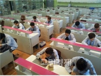 사람들에게 환한 미소 선사하는 치과기공사