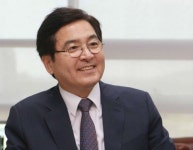 금통위 기준금리 인하 요구하는 심재철 의원