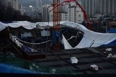 사당종합체육관 천장 붕괴…11명 모두 구조