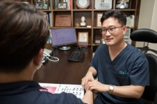 [탈모名醫 김만재원장 칼럼-1] 한방 탈모치료 위해 모발 대신 건강부터 확인하는 이유