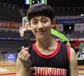 핫이슈 정해인, 순정만화에서 튀어나온 것 같은 훈남 저런 선배 있었으면...