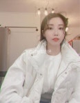 두리 New 아지트 단아함 가득 셀피 한 컷 눈길