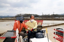 쌀전업농, 상주시 첫 모내기