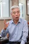 부경양돈협동조합 한우가공센터 | [기획-끊이지 않는 기업의 농축산업 진출②] 김홍길 전국한우협회장 "사육은 오로지 농민이 해야 한다"