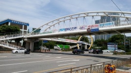 광명시 햇무리육교는 새 단장 중