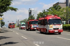 소방차가 먼저 가겠습니다.