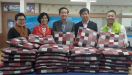 완주중학교 뜨개동아리 학생들, 손수 방석 만들어 기증