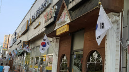 내장상동 태극기 달기 시범거리 조성 호응