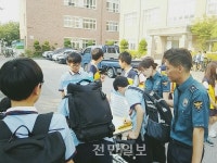 완산경찰, 등굣길굿바이~학교폭력캠페인 전개