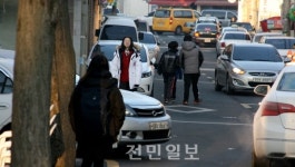 차도로 내몰려 위험한등굣길