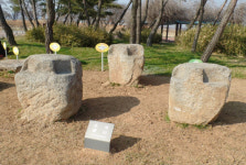 왕궁리유적전시관 출토 석제품·기와 전시