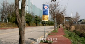 U-20 FIFA 월드컵 얼마 안 남았는데... 도로 곳곳 깨지고 쓰레기는 넘쳐나