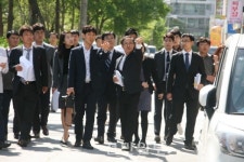 [포토]약촌 오거리 살인사건 재판부 저기 사진 좀 찍어주세요