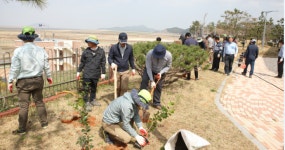 농어촌公 새만금사업단, 제73회 식목일 희망나무 심기 행사 가져