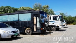 어린이회관 대형차량 무단주차로 몸살