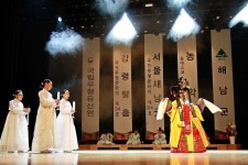 창작극 꿈꾸는 산대로 선보이는 조선 팔도의 광대놀음