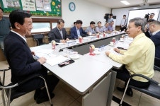 진영 행안부장관, 전주 무더위쉼터 찾아 운영상황 점검