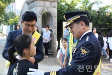 덕진서장  스쿨존 교통안전 인후초에서 캠페인 벌여